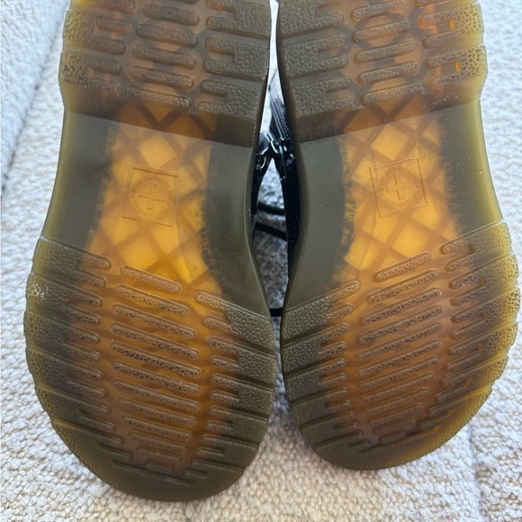 DR. MARTEN’S JUNIOR 1460 PATENT LEATHER BOOTS - Picture 7 of 7